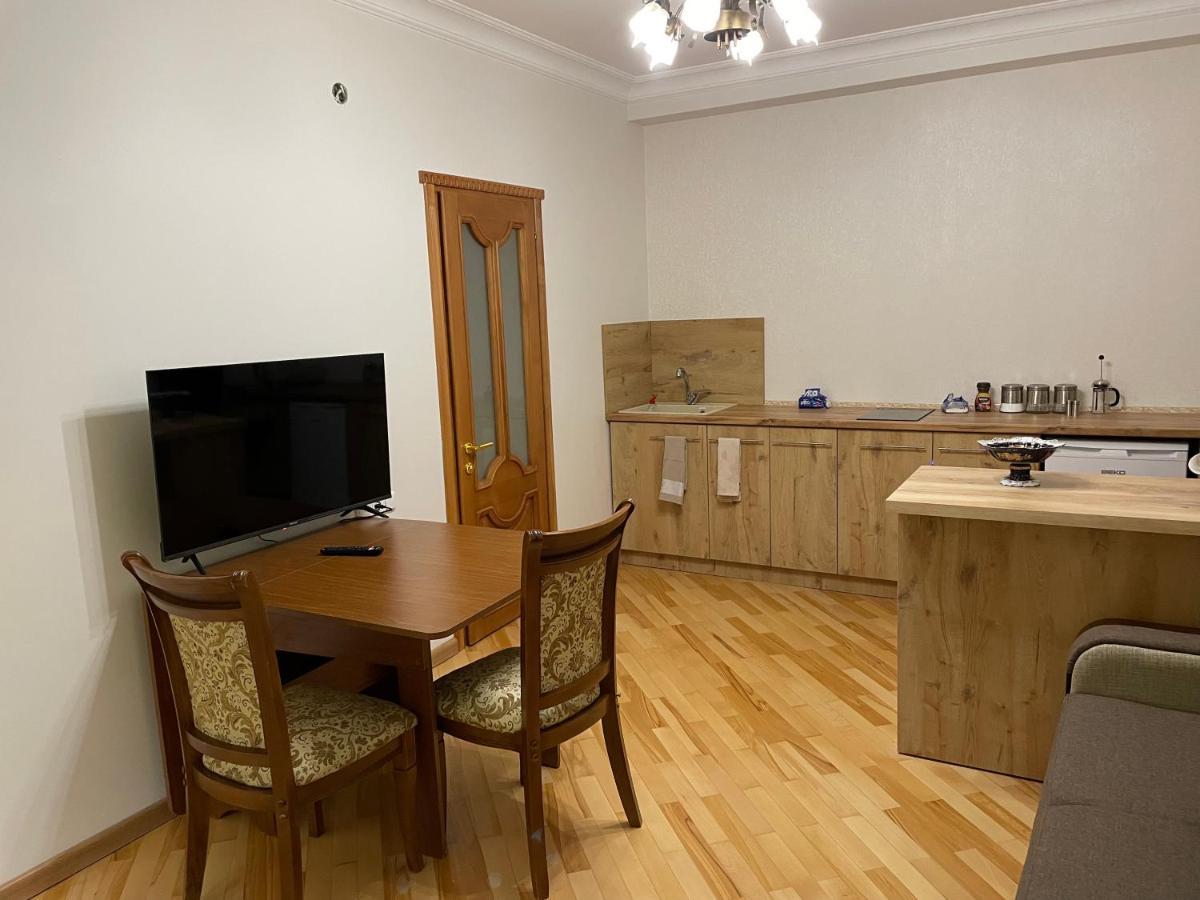 Apartment In City Center Jerevan Exteriör bild